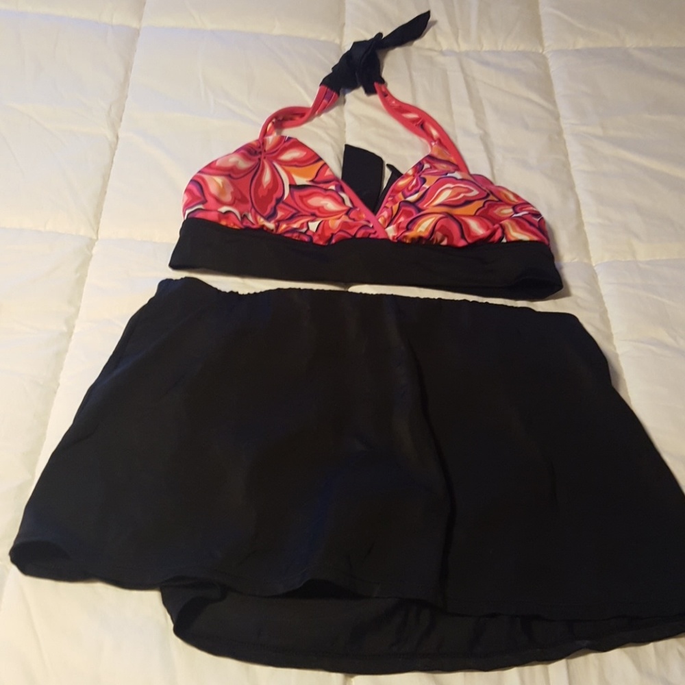 Two-piece swimsuit set